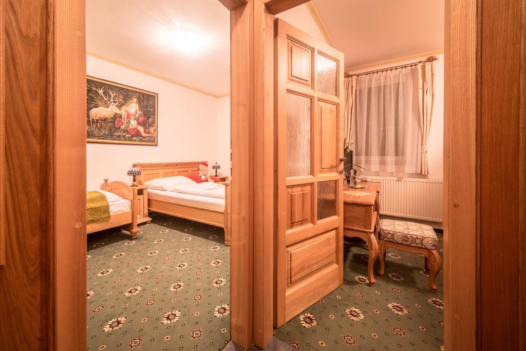 Hotel Diana Stráža エクステリア 写真